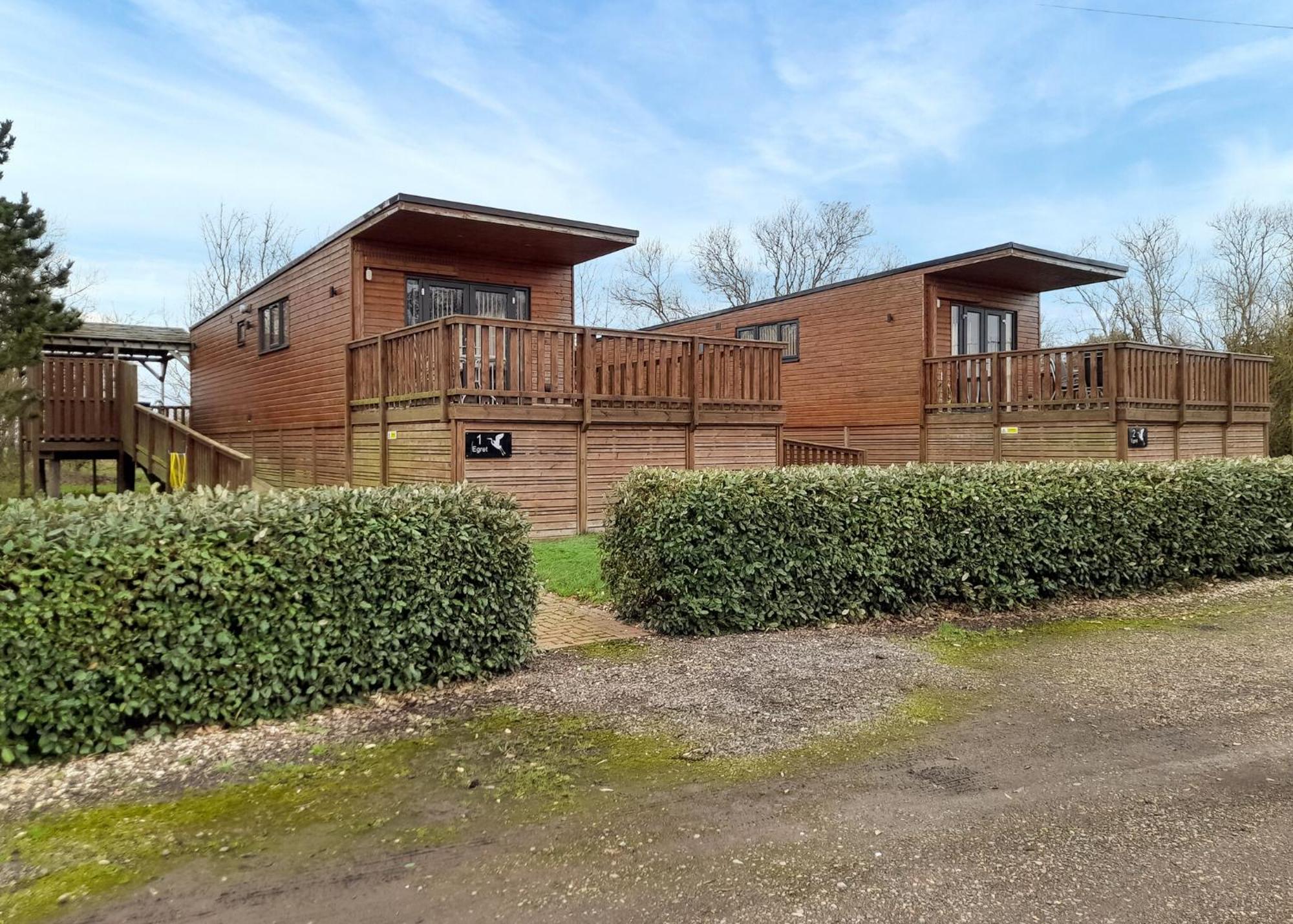 Fenview Lakes Hotel Ely Exterior photo