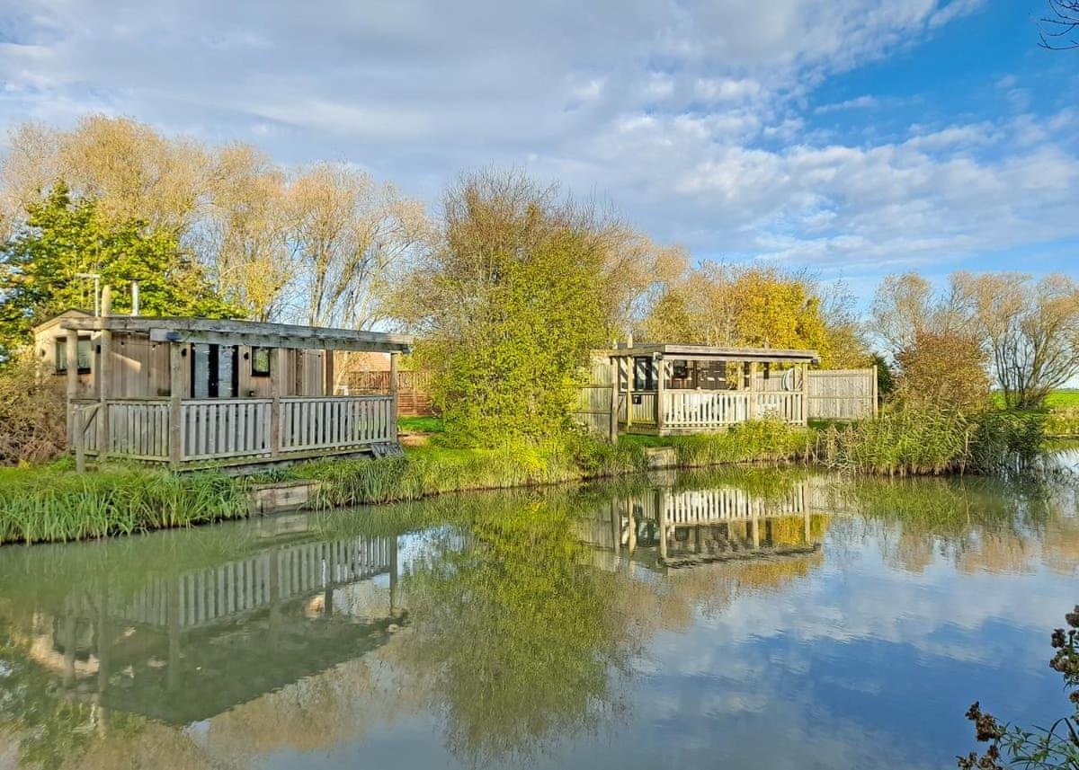 Fenview Lakes Hotel Ely Exterior photo